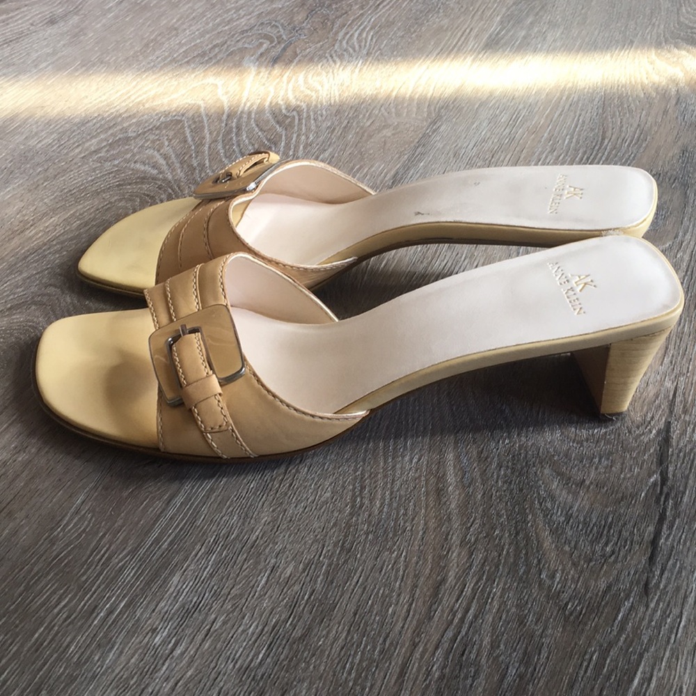 Anne Klein Beige Kitten Heel Sandals Buckle sz 8.5